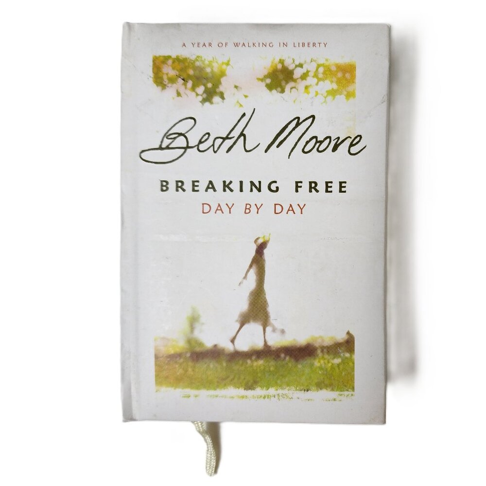 Breaking Free Day by Day: A Year of Walking in Liberty by Beth Moore NEW